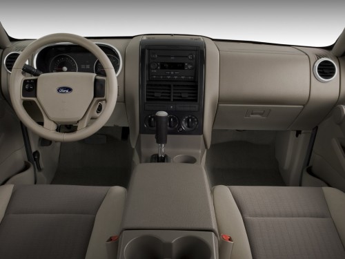 Характеристики автомобиля Ford Explorer 4.6 AT 2WD EDDIE BAUER 7-passenger (07.2005 - 05.2011): фото, вместимость, скорость, двигатель, топливо, масса, отзывы