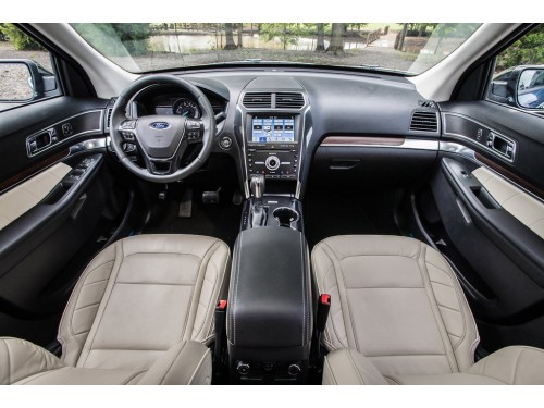 Характеристики автомобиля Ford Explorer 2.3 AT AWD XLT (10.2017 - 04.2019): фото, вместимость, скорость, двигатель, топливо, масса, отзывы