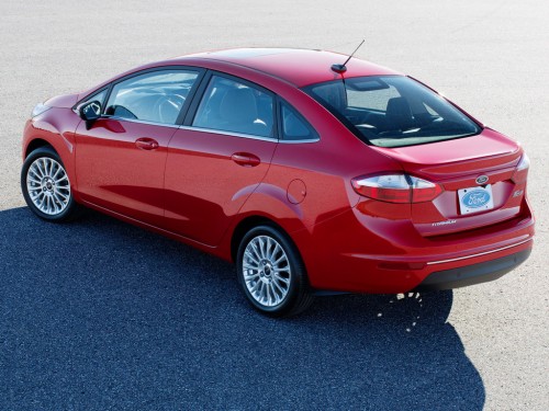 Характеристики автомобиля Ford Fiesta 1.6 PowerShift Trend (06.2015 - 10.2019): фото, вместимость, скорость, двигатель, топливо, масса, отзывы