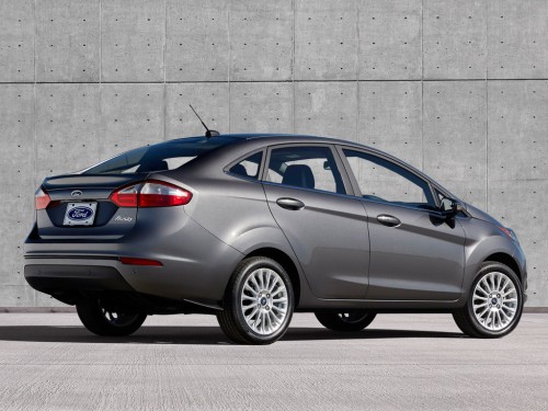 Характеристики автомобиля Ford Fiesta 1.6 MT Trend (06.2015 - 10.2019): фото, вместимость, скорость, двигатель, топливо, масса, отзывы