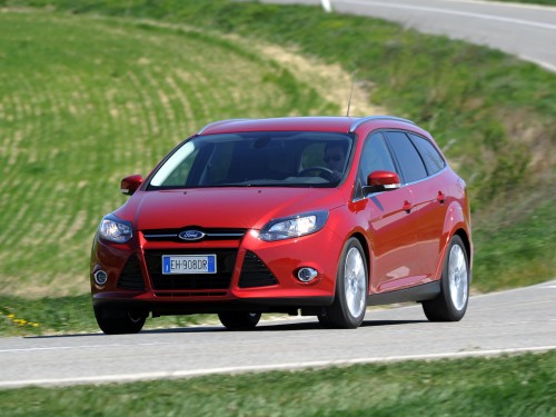 Характеристики автомобиля Ford Focus 1.6 EcoBoost MT SYNC Edition (01.2010 - 12.2015): фото, вместимость, скорость, двигатель, топливо, масса, отзывы