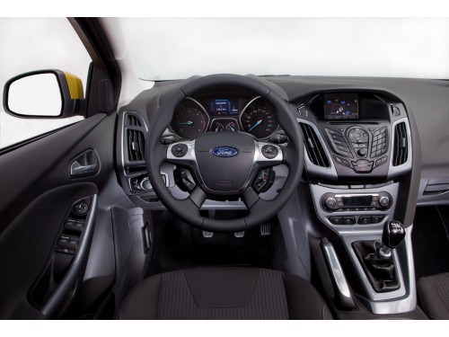 Характеристики автомобиля Ford Focus 1.0 EcoBoost MT Titanium (01.2010 - 12.2015): фото, вместимость, скорость, двигатель, топливо, масса, отзывы