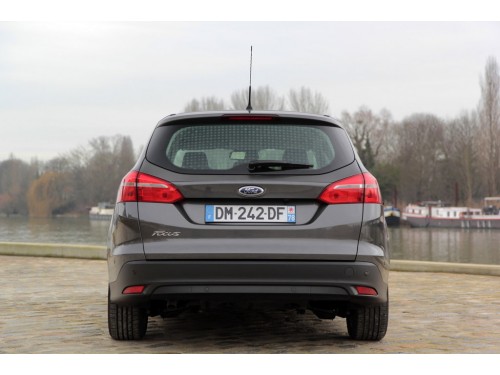 Характеристики автомобиля Ford Focus 1.0 EcoBoost AT ST-Line (01.2017 - 03.2018): фото, вместимость, скорость, двигатель, топливо, масса, отзывы