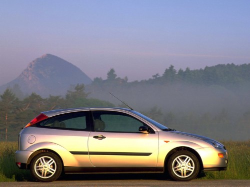 Характеристики автомобиля Ford Focus 1.8 MT Ghia (07.1998 - 09.2001): фото, вместимость, скорость, двигатель, топливо, масса, отзывы