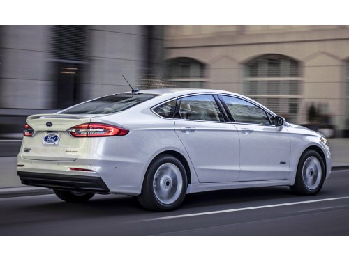 Характеристики автомобиля Ford Fusion 2.0 CVT Hybrid SE (01.2018 - 08.2020): фото, вместимость, скорость, двигатель, топливо, масса, отзывы