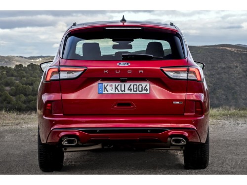 Характеристики автомобиля Ford Kuga 1.5 EcoBlue AT Titanium (04.2020 - 08.2022): фото, вместимость, скорость, двигатель, топливо, масса, отзывы