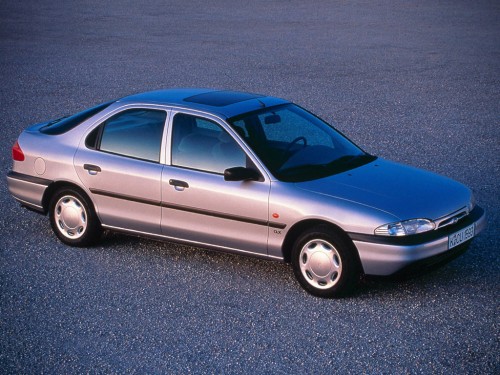 Характеристики автомобиля Ford Mondeo 1.8 MT CLX (09.1993 - 06.1994): фото, вместимость, скорость, двигатель, топливо, масса, отзывы