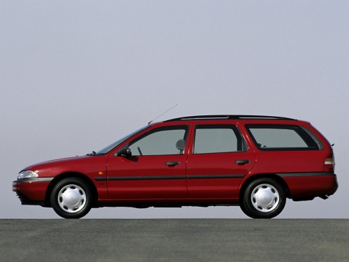 Характеристики автомобиля Ford Mondeo 1.6 MT GLX (09.1993 - 06.1994): фото, вместимость, скорость, двигатель, топливо, масса, отзывы