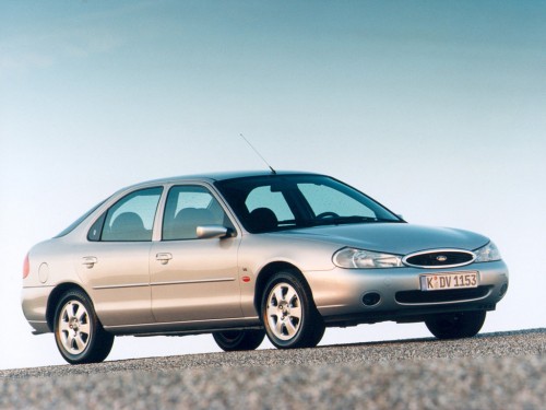 Характеристики автомобиля Ford Mondeo 1.8 MT (09.1996 - 08.2000): фото, вместимость, скорость, двигатель, топливо, масса, отзывы