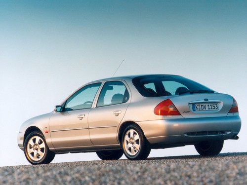 Характеристики автомобиля Ford Mondeo 1.6 MT Ghia (09.1996 - 04.1999): фото, вместимость, скорость, двигатель, топливо, масса, отзывы