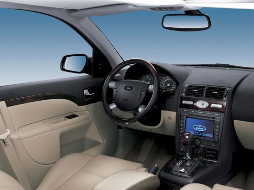 Характеристики автомобиля Ford Mondeo 2.0 AT Ambiente (09.2000 - 05.2003): фото, вместимость, скорость, двигатель, топливо, масса, отзывы