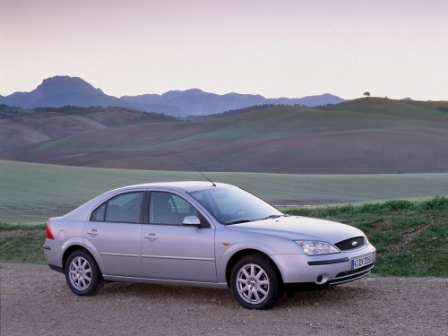 Характеристики автомобиля Ford Mondeo 2.0 MT Ambiente (09.2000 - 05.2003): фото, вместимость, скорость, двигатель, топливо, масса, отзывы