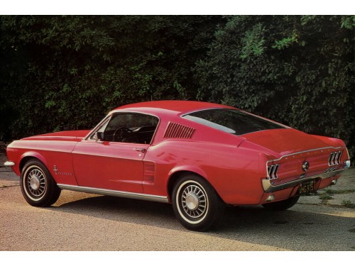 Характеристики автомобиля Ford Mustang 4.7 AT Mustang GT Fastback 2+2 Challenger High Performance (08.1966 - 08.1967): фото, вместимость, скорость, двигатель, топливо, масса, отзывы