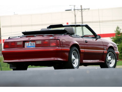 Характеристики автомобиля Ford Mustang 2.3 AT Mustang LX Convertible (08.1986 - 07.1989): фото, вместимость, скорость, двигатель, топливо, масса, отзывы