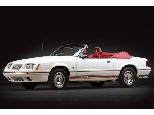 Характеристики автомобиля Ford Mustang 4.9 HO MT Mustang GT Convertible V-8 (10.1984 - 07.1985): фото, вместимость, скорость, двигатель, топливо, масса, отзывы