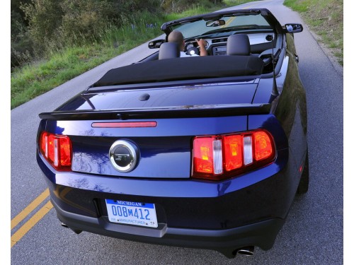 Характеристики автомобиля Ford Mustang 5.0 AT Mustang GT (07.2010 - 01.2012): фото, вместимость, скорость, двигатель, топливо, масса, отзывы