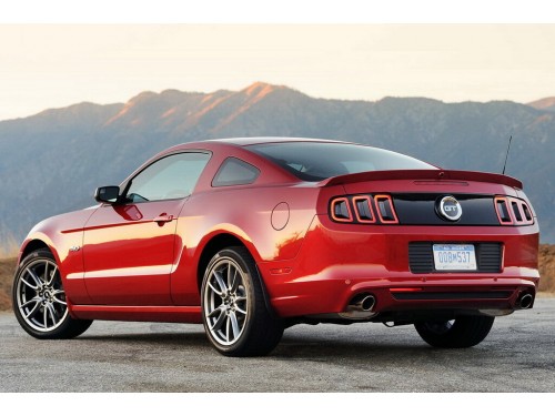 Характеристики автомобиля Ford Mustang 5.0 AT Mustang GT Premium (02.2012 - 07.2014): фото, вместимость, скорость, двигатель, топливо, масса, отзывы