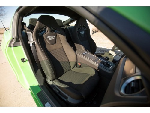 Характеристики автомобиля Ford Mustang 3.7 MT Mustang V6 Premium (02.2012 - 07.2014): фото, вместимость, скорость, двигатель, топливо, масса, отзывы
