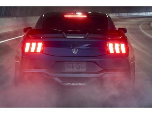 Характеристики автомобиля Ford Mustang 5.0 Ti-VCT AT Dark Horse (07.2023 - н.в.): фото, вместимость, скорость, двигатель, топливо, масса, отзывы