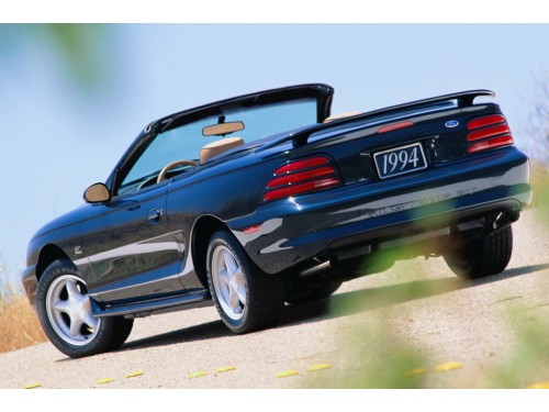 Характеристики автомобиля Ford Mustang 4.6 AT Mustang GT Convertible (10.1995 - 09.1997): фото, вместимость, скорость, двигатель, топливо, масса, отзывы
