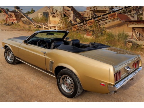 Характеристики автомобиля Ford Mustang 4.9 AT Mustang Convertible 302 (09.1969 - 09.1970): фото, вместимость, скорость, двигатель, топливо, масса, отзывы