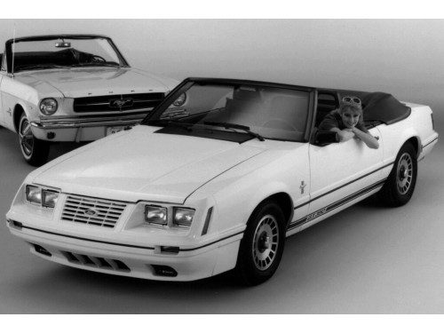 Характеристики автомобиля Ford Mustang 4.9 EFi HO MT Mustang LX Convertible V-8 (08.1985 - 07.1986): фото, вместимость, скорость, двигатель, топливо, масса, отзывы