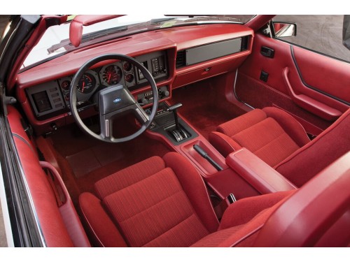 Характеристики автомобиля Ford Mustang 4.9 EFi HO AT Mustang GT Convertible overdrive V-8 (08.1985 - 07.1986): фото, вместимость, скорость, двигатель, топливо, масса, отзывы