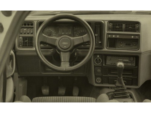 Характеристики автомобиля Ford Sierra 1.6 MT GL (01.1987 - 02.1990): фото, вместимость, скорость, двигатель, топливо, масса, отзывы