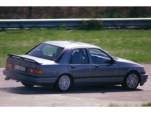 Характеристики автомобиля Ford Sierra 2.0 AT GL (01.1987 - 02.1990): фото, вместимость, скорость, двигатель, топливо, масса, отзывы