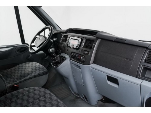 Характеристики автомобиля Ford Tourneo 2.2 MT Limited (06.2006 - 05.2011): фото, вместимость, скорость, двигатель, топливо, масса, отзывы