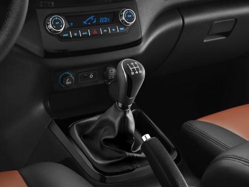 Характеристики автомобиля Foton Tunland 2.0 T MT 4WD S L2 (05.2019 - н.в.): фото, вместимость, скорость, двигатель, топливо, масса, отзывы