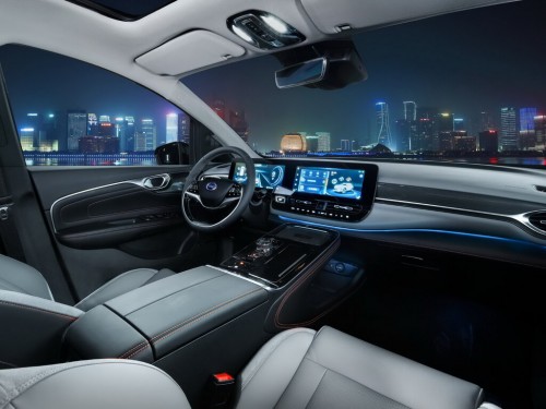 Характеристики автомобиля GAC Aion V 70 kWh Changxiang Healthy Edition (06.2020 - 09.2021): фото, вместимость, скорость, двигатель, топливо, масса, отзывы