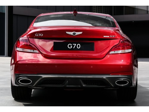 Характеристики автомобиля Genesis G70 2.0 T-GDI AT 4WD Sport (04.2018 - 07.2021): фото, вместимость, скорость, двигатель, топливо, масса, отзывы