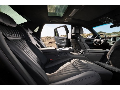 Характеристики автомобиля Genesis G90 3.5 AT 4WD 5 seats (12.2021 - н.в.): фото, вместимость, скорость, двигатель, топливо, масса, отзывы