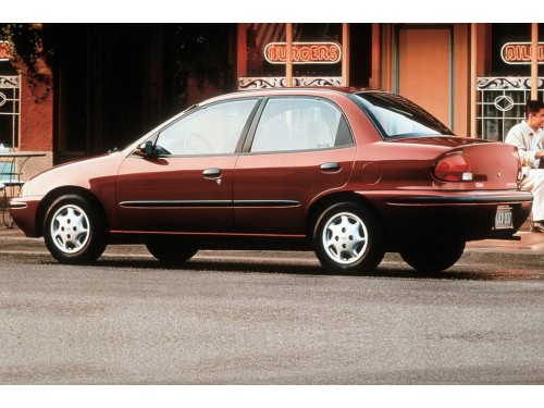 Характеристики автомобиля Geo Metro 1.3 AT Metro LSi (05.1994 - 06.1997): фото, вместимость, скорость, двигатель, топливо, масса, отзывы