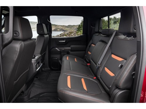 Характеристики автомобиля GMC Sierra 2.7 AT 4x4 Crew Cab Standard Box 1500 Sierra (09.2018 - 06.2021): фото, вместимость, скорость, двигатель, топливо, масса, отзывы