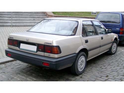 Характеристики автомобиля Honda Accord 2.0i MT EX (01.1986 - 09.1989): фото, вместимость, скорость, двигатель, топливо, масса, отзывы