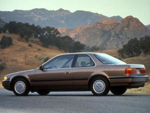 Характеристики автомобиля Honda Accord 2.0 coupe Si Exclusive (04.1991 - 01.1992): фото, вместимость, скорость, двигатель, топливо, масса, отзывы