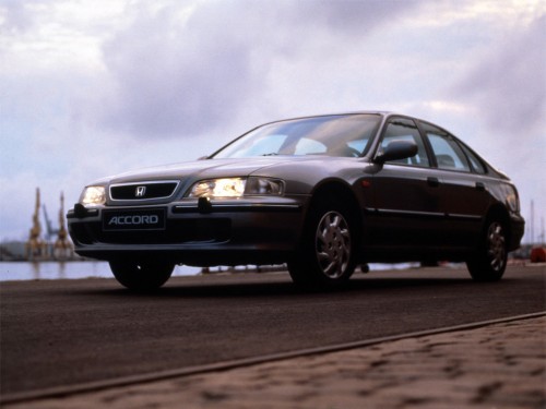 Характеристики автомобиля Honda Accord 2.0 TDI MT (02.1996 - 01.1998): фото, вместимость, скорость, двигатель, топливо, масса, отзывы