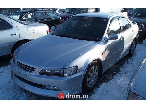 Характеристики автомобиля Honda Accord 1.8 VTS (09.1997 - 12.1998): фото, вместимость, скорость, двигатель, топливо, масса, отзывы