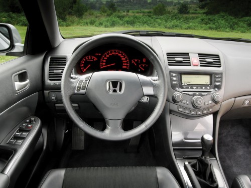 Характеристики автомобиля Honda Accord 2.4 MT Executive (01.2003 - 09.2005): фото, вместимость, скорость, двигатель, топливо, масса, отзывы