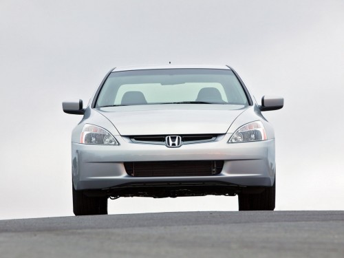 Характеристики автомобиля Honda Accord 2.4 AT LX (01.2002 - 10.2005): фото, вместимость, скорость, двигатель, топливо, масса, отзывы