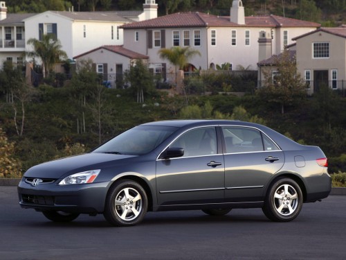 Характеристики автомобиля Honda Accord 2.4 AT EX (01.2002 - 10.2005): фото, вместимость, скорость, двигатель, топливо, масса, отзывы