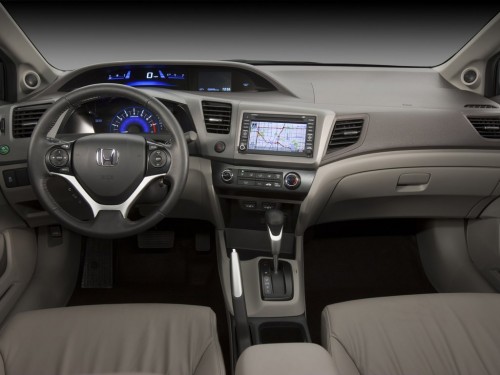 Характеристики автомобиля Honda Civic 1.8 AT Executive (06.2015 - 12.2017): фото, вместимость, скорость, двигатель, топливо, масса, отзывы