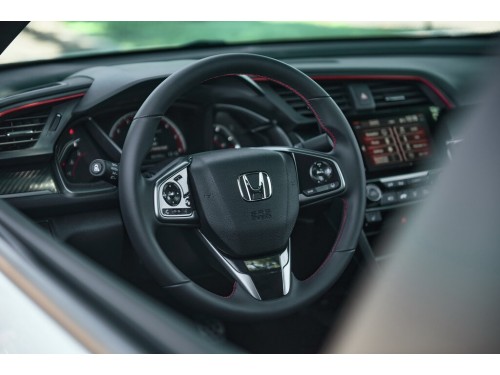 Характеристики автомобиля Honda Civic 1.5T MT Si (08.2019 - 10.2020): фото, вместимость, скорость, двигатель, топливо, масса, отзывы