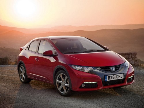 Характеристики автомобиля Honda Civic 1.8 AT Premium (04.2012 - 03.2015): фото, вместимость, скорость, двигатель, топливо, масса, отзывы