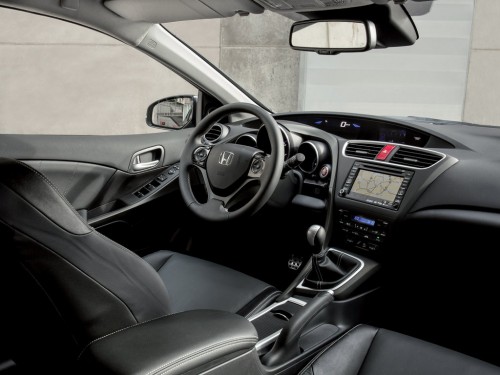 Характеристики автомобиля Honda Civic 1.6d MT Sport (01.2014 - 01.2015): фото, вместимость, скорость, двигатель, топливо, масса, отзывы