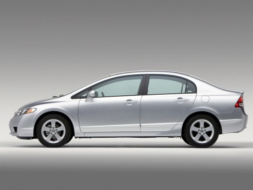 Характеристики автомобиля Honda Civic 1.8 MT LX (02.2008 - 12.2010): фото, вместимость, скорость, двигатель, топливо, масса, отзывы