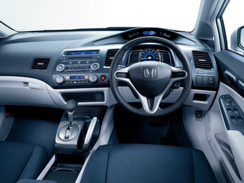 Характеристики автомобиля Honda Civic 2.0 GL (09.2008 - 08.2009): фото, вместимость, скорость, двигатель, топливо, масса, отзывы