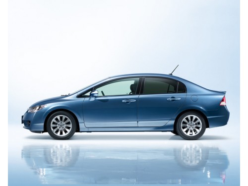 Характеристики автомобиля Honda Civic 1.3 MXB (09.2009 - 12.2010): фото, вместимость, скорость, двигатель, топливо, масса, отзывы